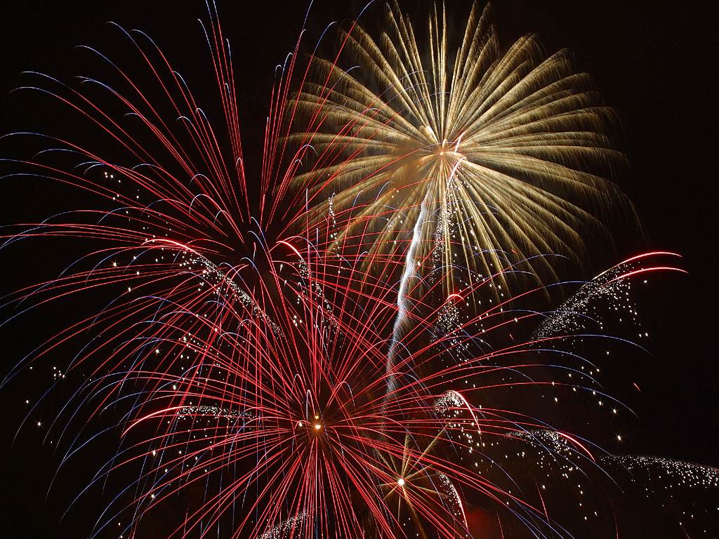 fireworks_2_bg_070402 fireworks_2_bg_070402